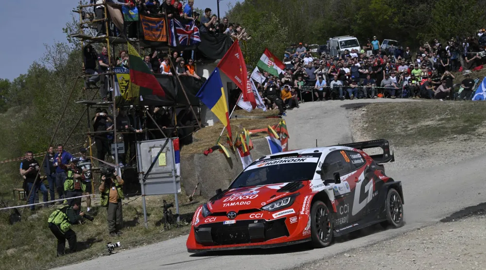 ورث كاتسوتا المركز الأول متقدماً بفارق 20:7 ثانية على زميله باياري (إ.ب.أ)