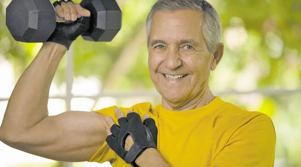 تمارين المقاومة مثل رفع الأوزان الخفيفة تحسّن صحة القلب والعضلات (جامعة هارفارد)