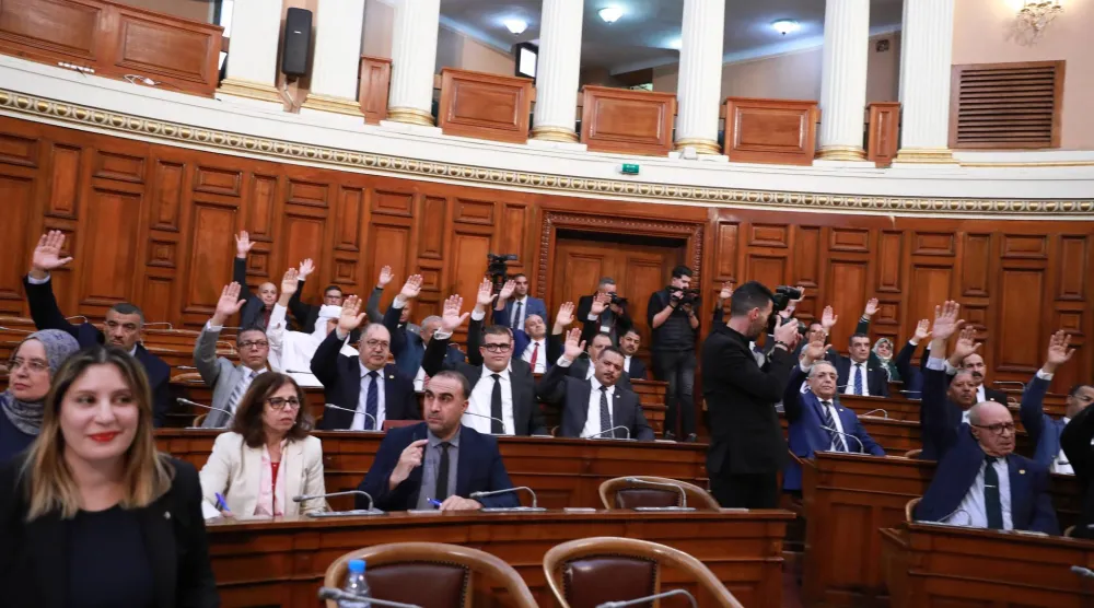 جلسة المصادقة على قانون «تجريم الاستعمار» بمجلس الأمة الجزائري (البرلمان) 