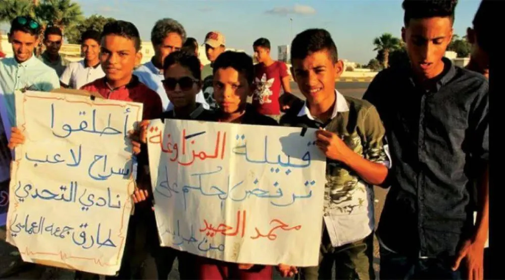 جانب من وقفة احتجاجية للإفراج عن اللاعبين الليبيين (صفحات لأُسَر اللاعبين)