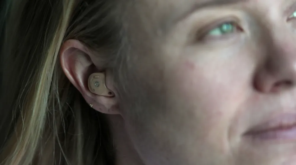  Sara Mearns, principal dancer at New York City Ballet, wearing hearing aids on March 17, 2026, in New York. (AP Photo/Shelby Lum)

