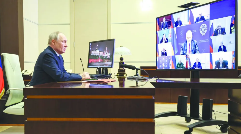 فلاديمير بوتين خلال ترؤسه اجتماعاً لـ«مجلس الأمن القومي» في موسكو (أ.ب)