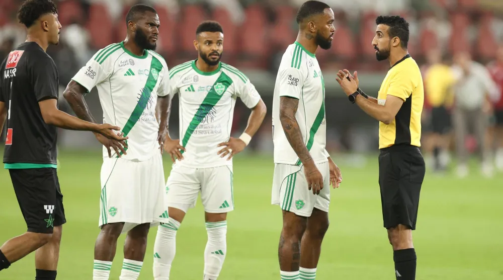 الأهلي قرر رسميا الاستعانة بحكام أجانب لإدارة مبارياته (تصوير: عدنان مهدلي)