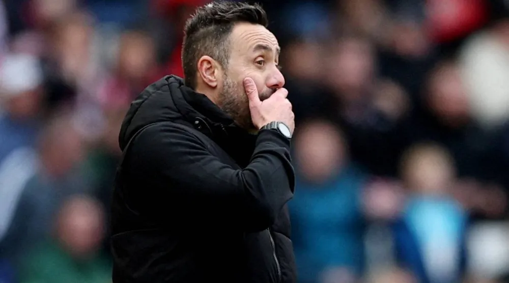 Soccer Football - Premier League - Sunderland v Tottenham Hotspur - Stadium of Light, Sunderland, Britain - April 12, 2026 Tottenham Hotspur manager Roberto De Zerbi reacts during the match REUTERS/Scott Heppell