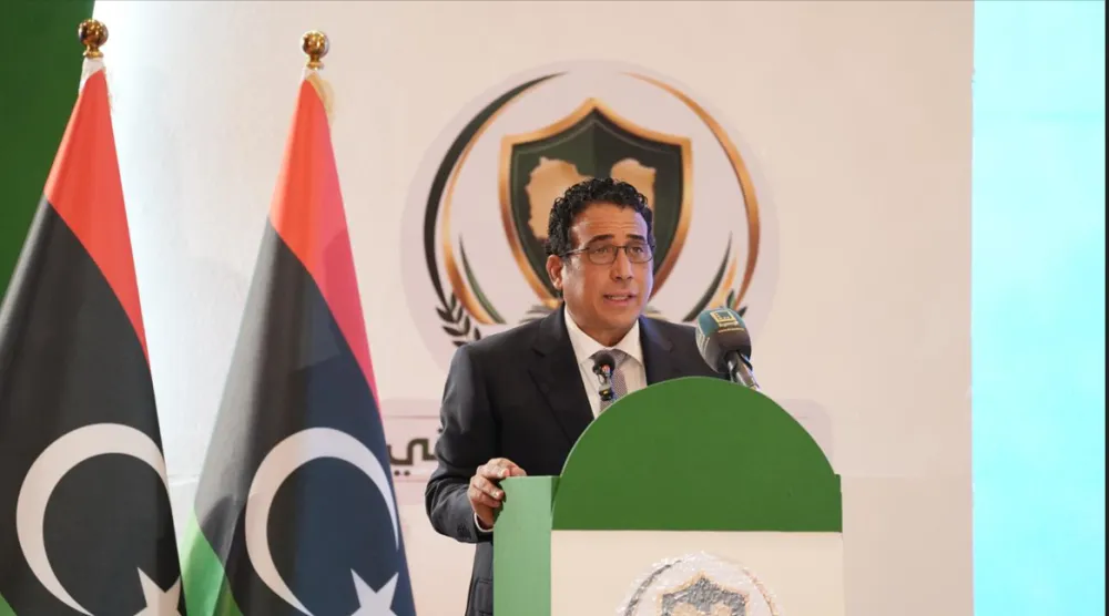 رئيس المجلس الرئاسي الليبي محمد المنفي خلال «منتدى لمكافحة الفساد» في العاصمة الليبية طرابلس يوم الأحد (مكتب المنفي)