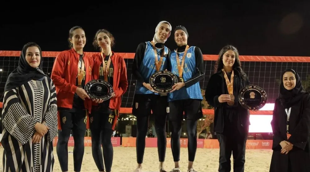 فريق العلا لحظة تتويجه باللقب (الشرق الأوسط)