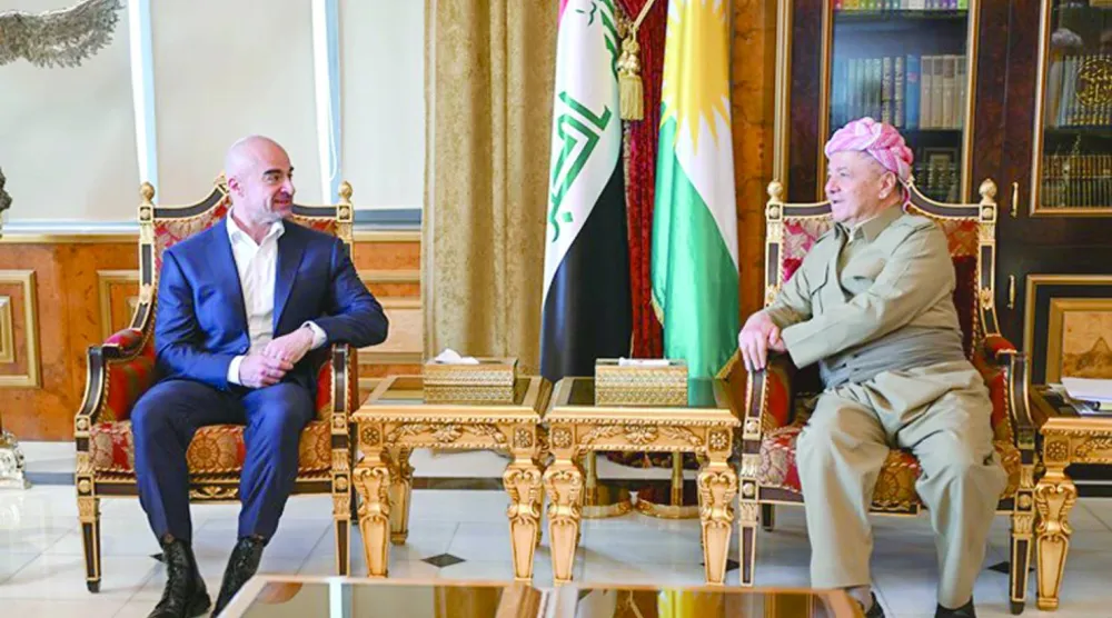 رئيس «الديمقراطي الكردستاني» مسعود بارزاني مستقبِلاً رئيس «الاتحاد الوطني» بافل طالباني (أرشيفية- روداو)