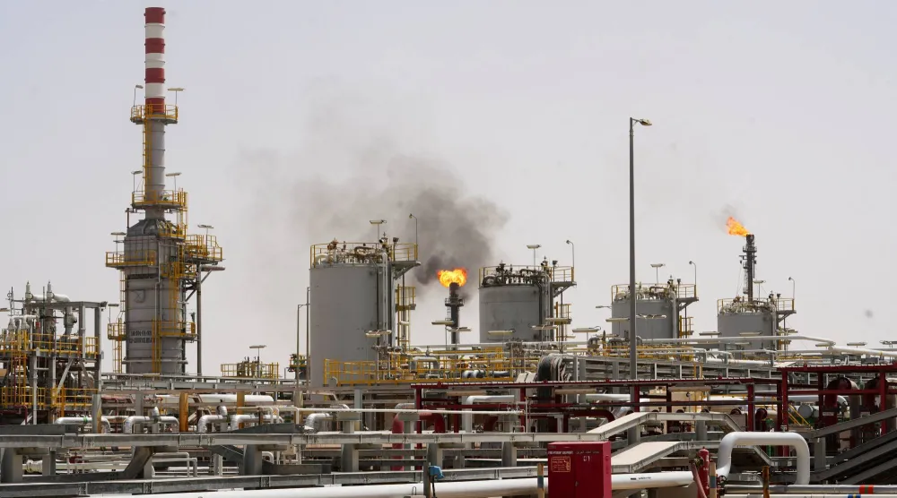 حقل الزبير النفطي في البصرة (رويترز)