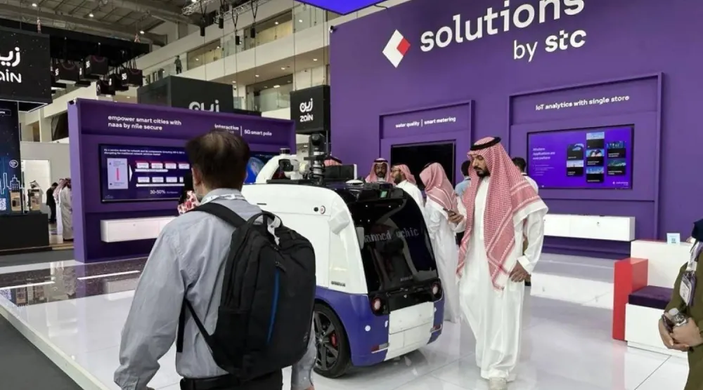 جناح شركة «سلوشنز» في معرض «سيتي سكيب غلوبال» بالرياض (الشرق الأوسط)