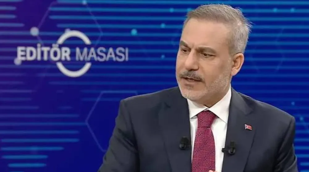 فيدان متحدثاً خلال مقابلة صحافية الاثنين 13 أبريل (إعلام تركي)