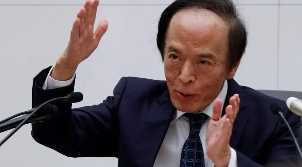 محافظ «بنك اليابان» كازو أويدا في مؤتمر صحافي بمقر البنك المركزي في العاصمة طوكيو (رويترز)