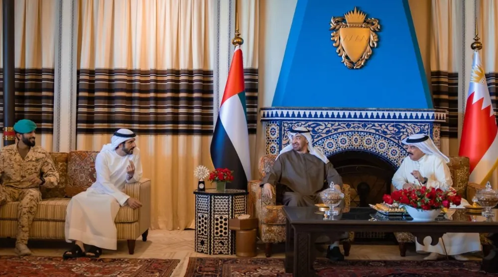 ملك البحرين والرئيس الإماراتي بحثا في المنامة أمن الملاحة وإمدادات الطاقة (بنا)