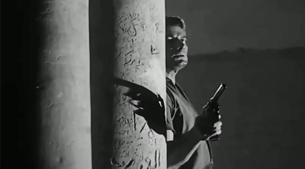 شكري سرحان في لقطة من فيلم «اللص والكلاب» (الشركة المُنتجة)