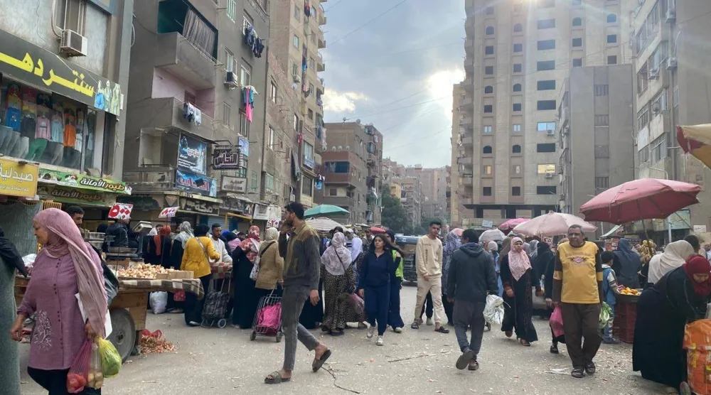 سوق شعبية في محافظة الجيزة بمصر (الشرق الأوسط)