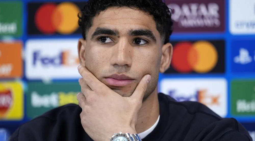 الظهير المغربي في باريس سان جيرمان أشرف حكيمي (د.ب.أ)