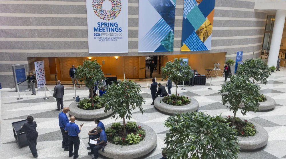 بهو مبنى المقر الرئيسي الثاني لصندوق النقد الدولي في واشنطن (إ.ب.أ)