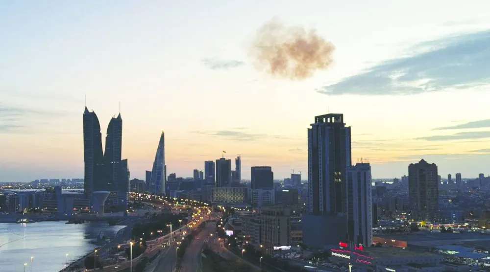 
تصاعد الدخان بعد اعتراض طائرة إيرانية مسيرة في المنامة الشهر الماضي (رويترز)