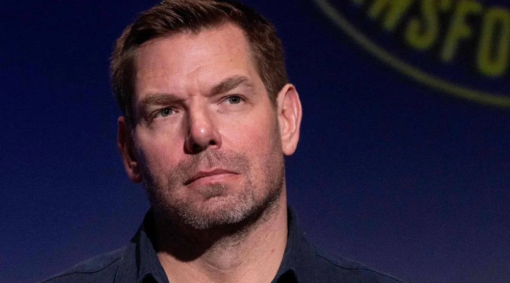 النائب الديمقراطي إريك سوالويل (أ.ف.ب)