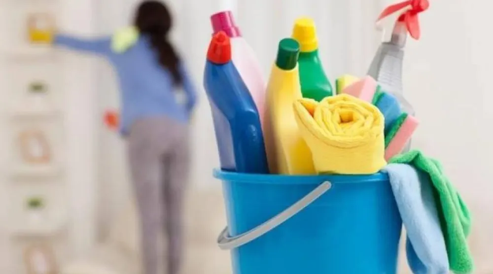 المنظفات المنزلية قد تعرّض الأطفال في سن الخامسة أو أقل للخطر (رويترز)