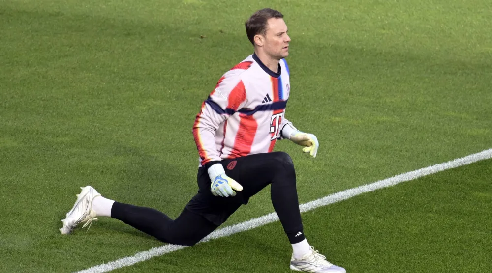 نوير حارس بايرن المخضرم يستعد لمواجهة أخيرة مع الريال (رويترز)