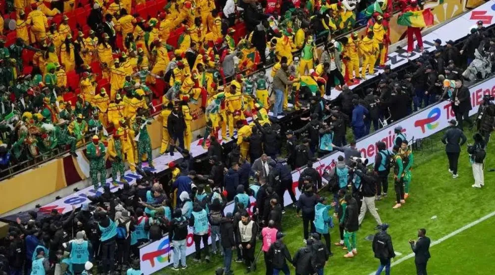 جماهير سنغالية تسببت في شغب بنهائي كأس الأمم الأفريقية (رويترز)
