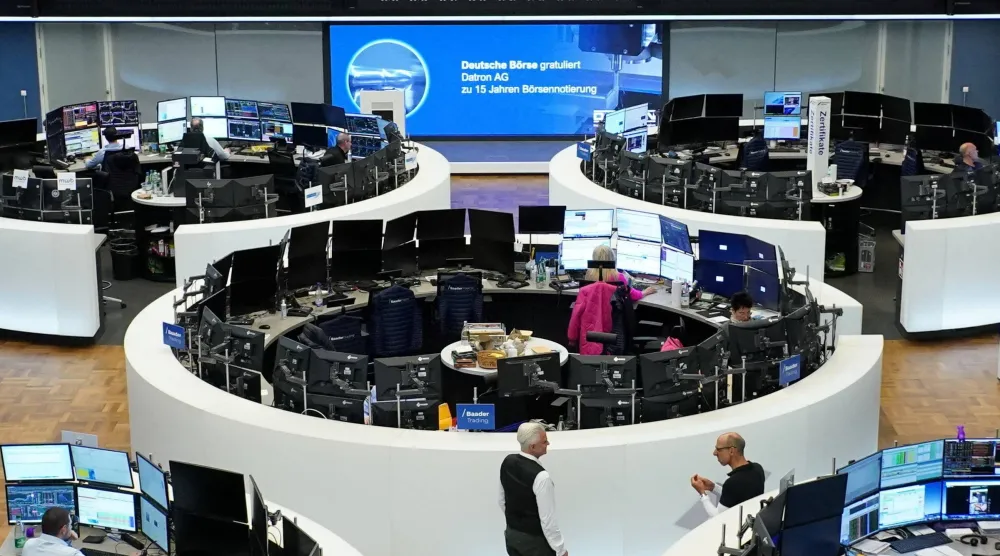 رسم بياني لمؤشر الأسهم الألماني «داكس» في بورصة فرانكفورت (رويترز)