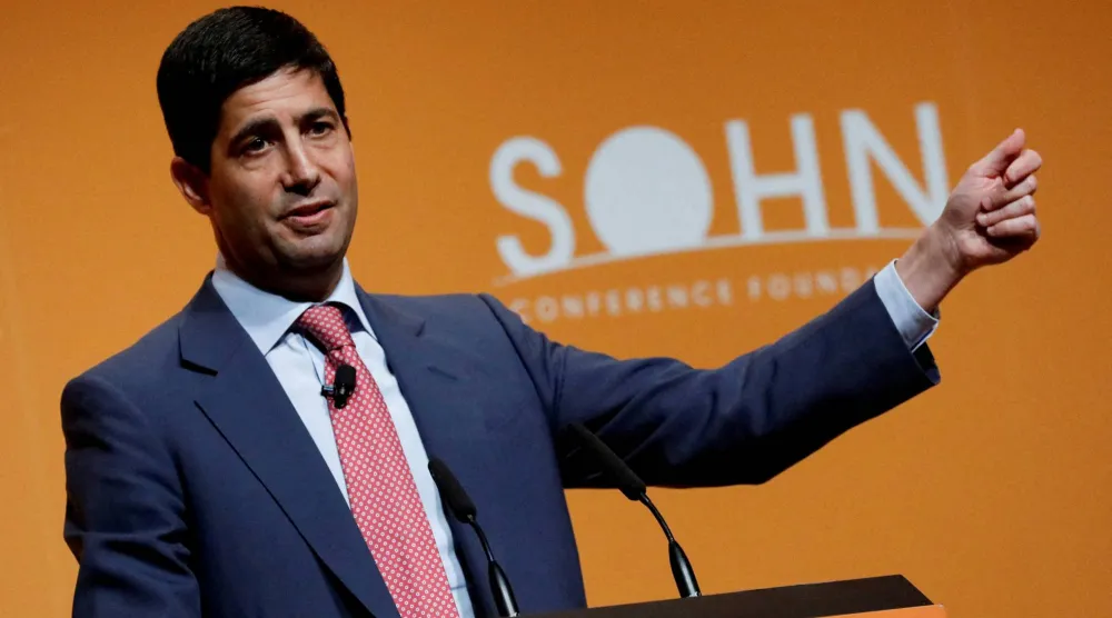 كيفن وورش خلال مؤتمر سون للاستثمار في مدينة نيويورك (أرشيفية - رويترز)