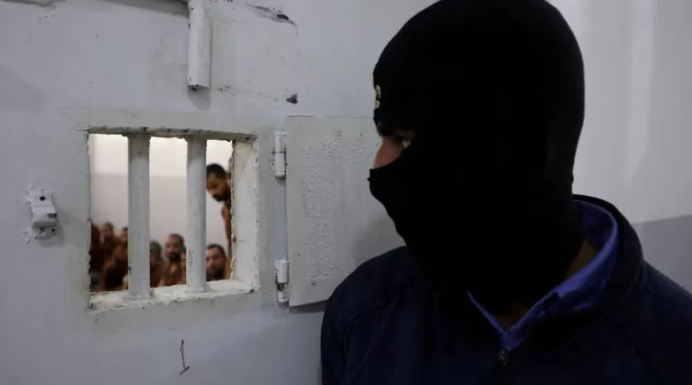 الولايات المتحدة أنجزت عملية نقل أكثر من 5700 سجين من المشتبه بانتمائهم إلى «داعش» من سوريا إلى العراق (أرشيفية - رويترز)