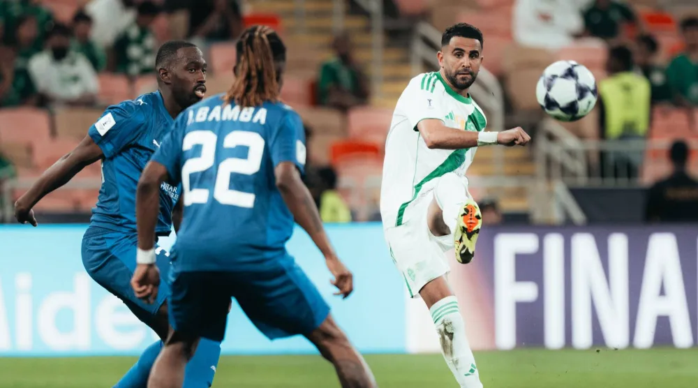 رياض محرز سجَّل هدف التأهل الوحيد لفريقه (النادي الأهلي)