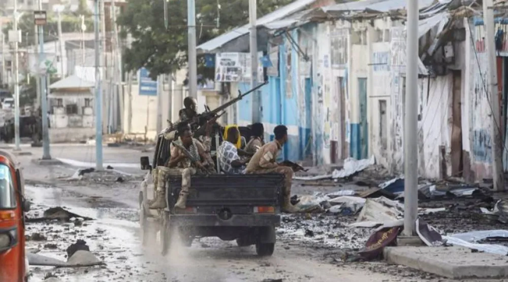 عناصر أمن صوماليون خلال دورية في مقديشو (أرشيفية- رويترز)