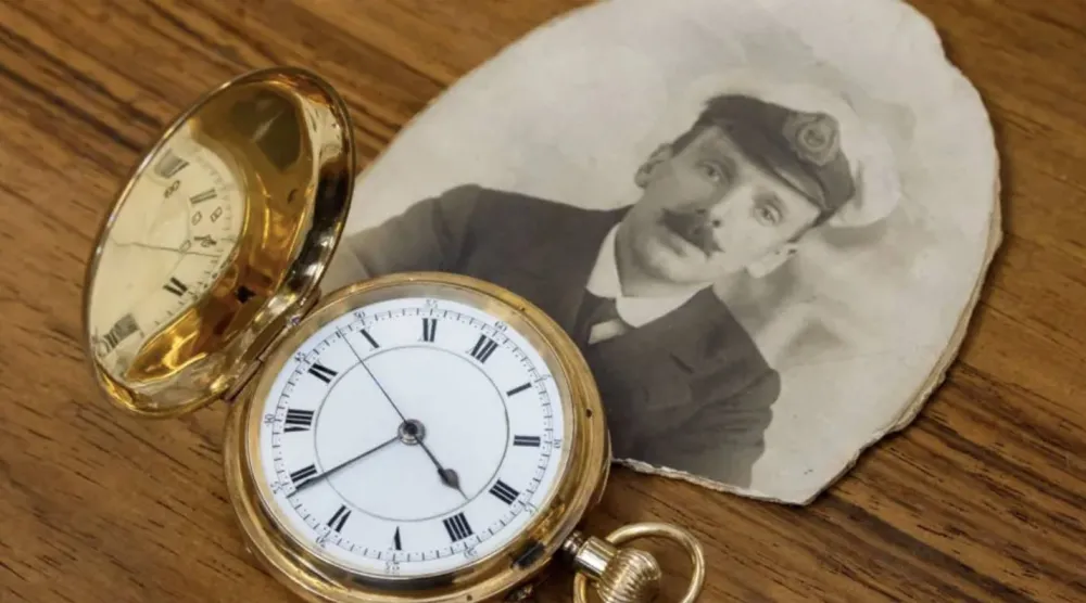 زمن متجمّد في عقارب ساعة (هانسونز للمزادات)