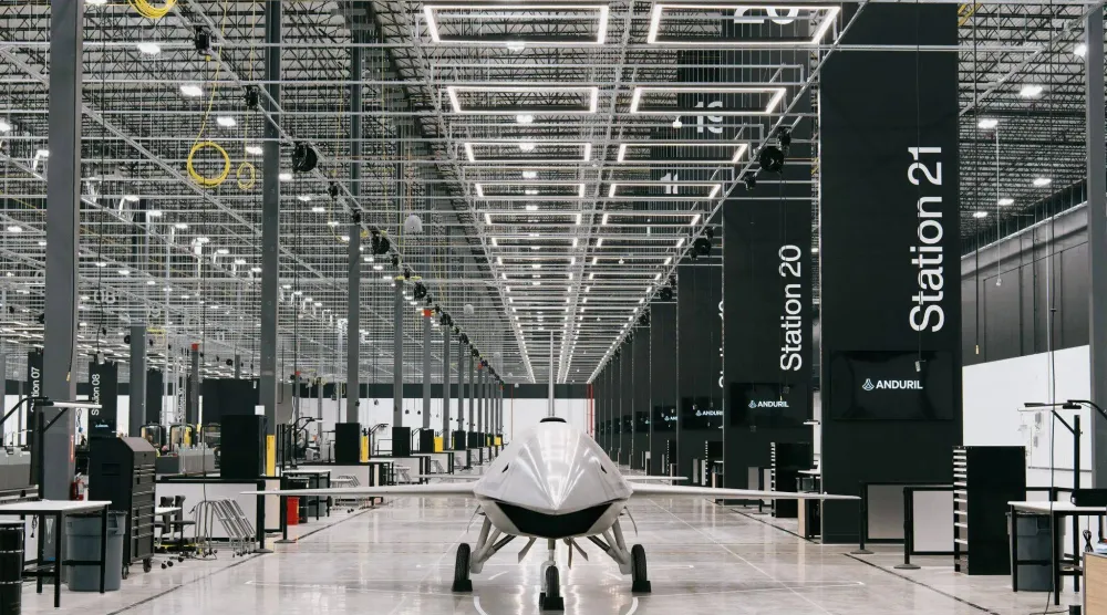 طائرة «فيوري» ذاتية القيادة من إنتاج شركة «أندوريل» التي بدأ إنتاجها أخيراً