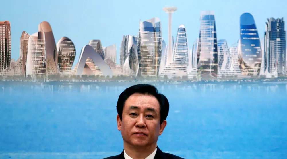 هوي كا يان مؤسس شركة «إيفرغراند» الصينية في مؤتمر صحافي سابق عام 2017 (رويترز)