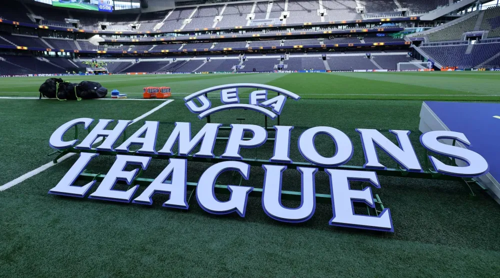 رفض «يويفا» الشكوى التي تقدّم بها برشلونة على خلفية التحكيم (رويترز)