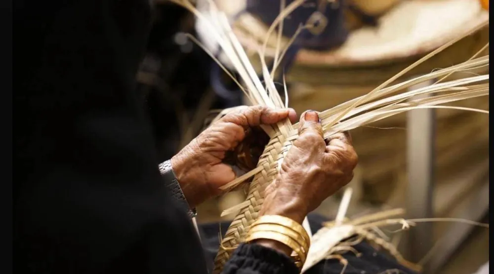 صناعة الخوص بسعف النخيل (واس)