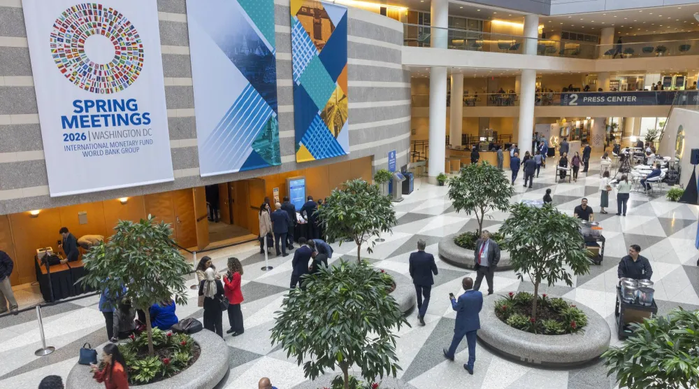 بهو مبنى المقر الرئيسي الثاني لصندوق النقد الدولي في واشنطن (إ.ب.أ)