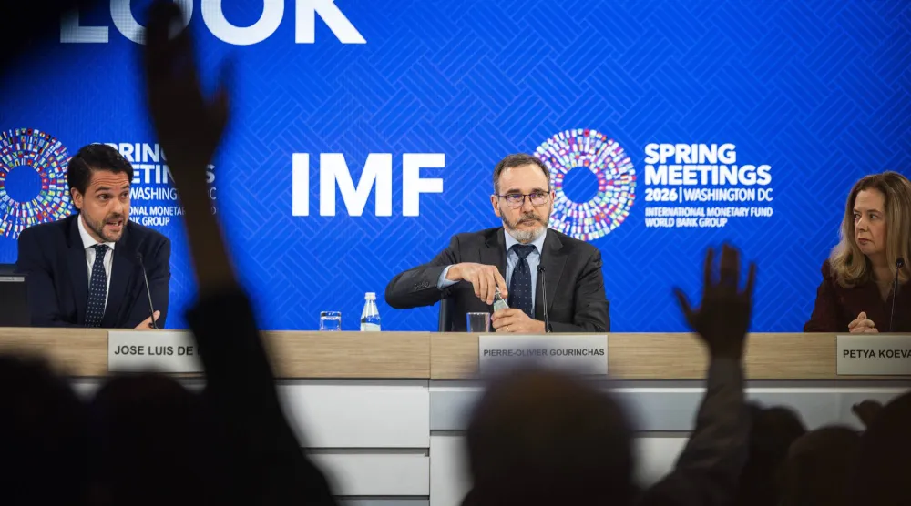 غورينشاس يتحدث خلال مؤتمر صحافي لعرض تقرير «آفاق الاقتصاد العالمي» في واشنطن (إ.ب.أ)