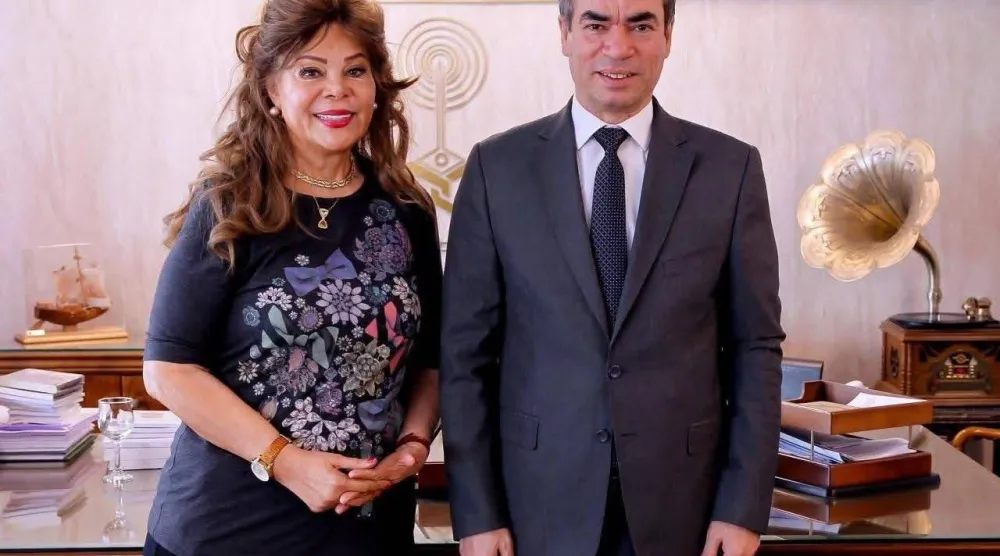 الكاتب أحمد المسلماني والفنانة صفاء أبو السعود (الهيئة الوطنية للإعلام)