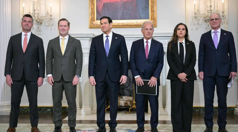 وزير الخارجية الأميركي ماركو روبيو وسفير الولايات المتحدة لدى لبنان ميشال عيسى وسفيرة لبنان لدى الولايات المتحدة ندى حمادة معوض وسفير إسرائيل لدى الولايات المتحدة يحيئيل ليتر من بين المجتمعين في واشنطن (أ.ف.ب)