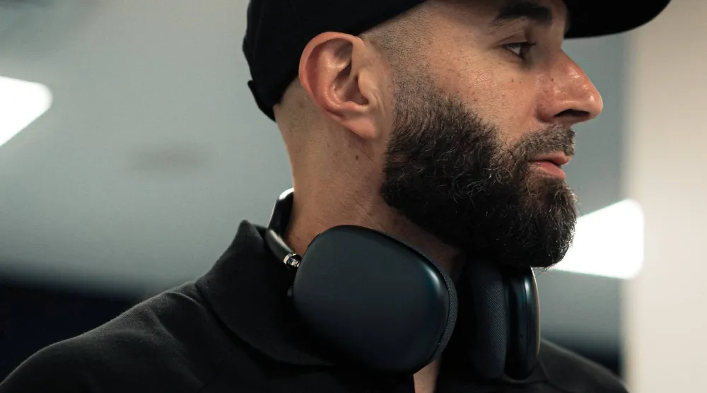 الفرنسي كريم بنزيمة قائد فريق الهلال (النادي) 