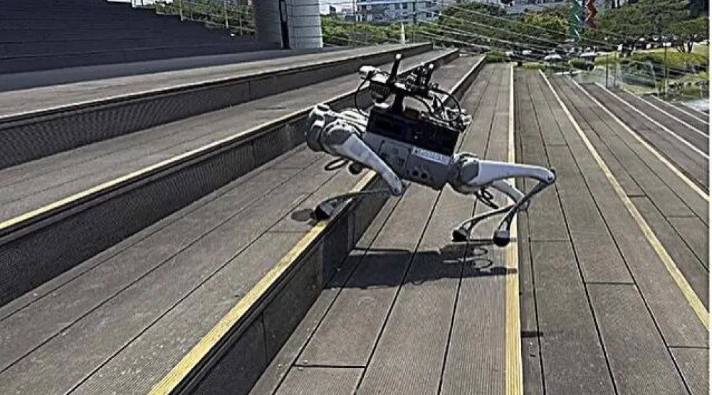 يعتمد النظام على دمج الإدراك الذاتي مع الرؤية الخارجية لمساعدة الروبوت على فهم العوائق قبل ملامستها (KAIST)