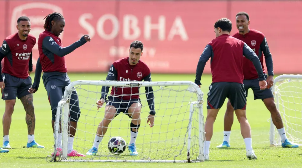 لاعبو أرسنال متفائلون بقدرتهم على تجاوز سبورتينغ وحجز بطاقة نصف النهائي (ا ف ب)