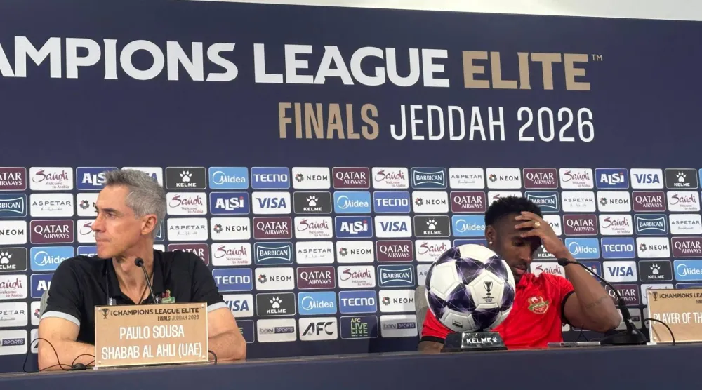 البرتغالي باولو سوزا مدرب فريق شباب الأهلي (الشرق الأوسط)