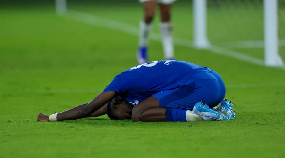 تمبكتي وحسرة شديدة عقب الخروج الآسيوي (تصوير: محمد المانع)