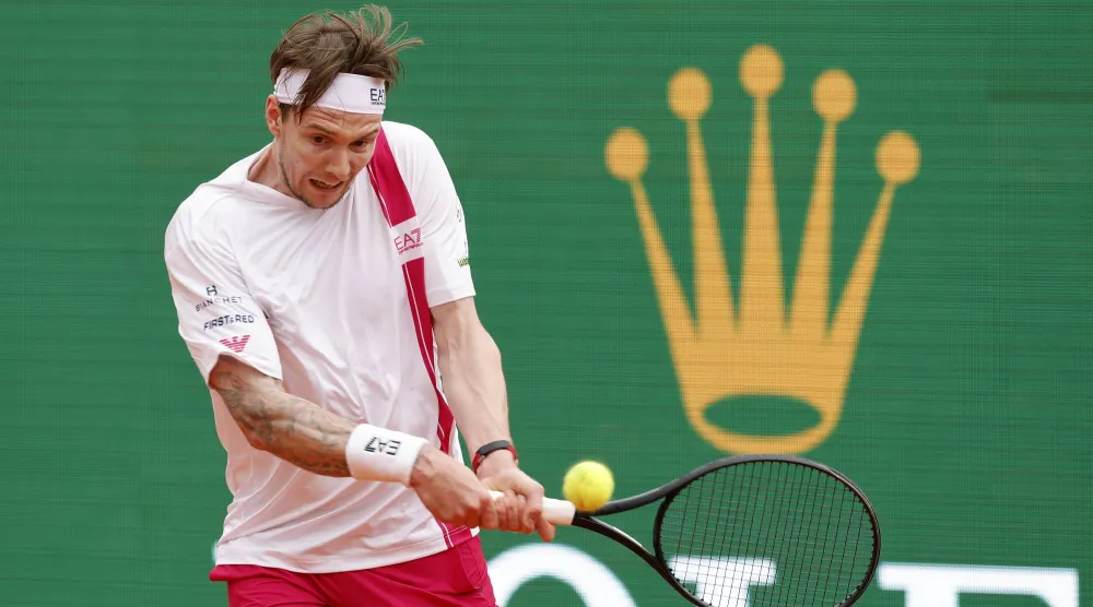 الكازاخي ألكسندر بوبليك خارج دورة ميونيخ (إ.ب.أ)