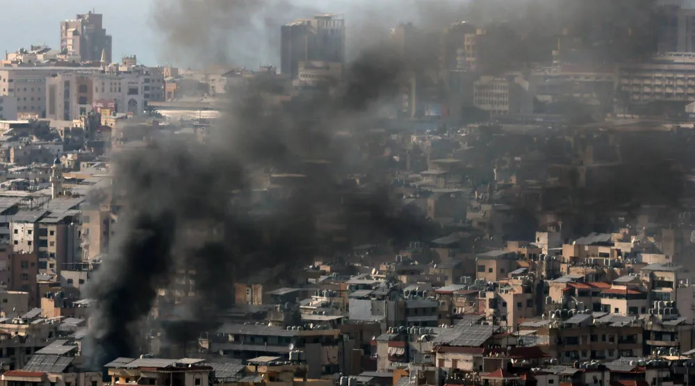 تصاعد الدخان عقب غارات جوية إسرائيلية استهدفت الضاحية الجنوبية لبيروت (إ.ب.أ)