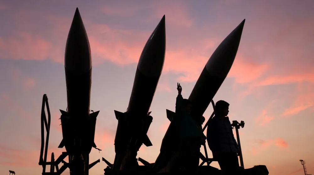 الصواريخ الإيرانية تُعرَض في متحف القوة الجوية الفضائية لـ«الحرس الثوري» في طهران بإيران يوم 15 نوفمبر 2024 (رويترز)