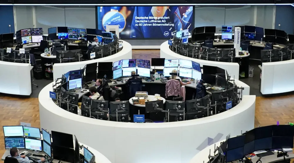 مخطط مؤشر أسعار أسهم «داكس» الألماني في بورصة فرانكفورت (رويترز)