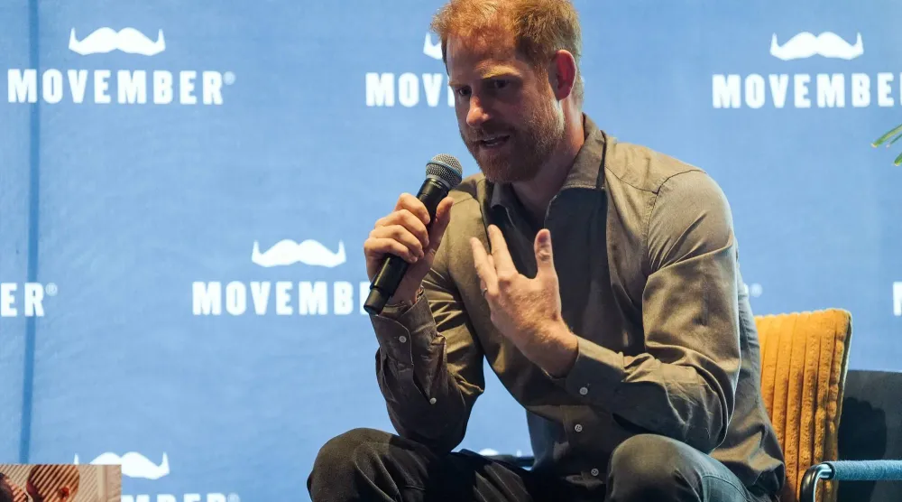 الأمير البريطاني هاري يتحدث خلال فعالية في مقر فريق ويسترن بولدوجز التابع لدوري كرة القدم الأسترالية في ملبورن (أ.ف.ب)