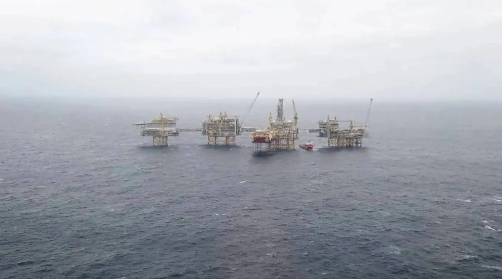 منصات حقول نفط في بحر الشمال بالنرويج التي تعدّ أكبر مورد للغاز الطبيعي في أوروبا ومنتجاً رئيسياً للنفط (رويترز)